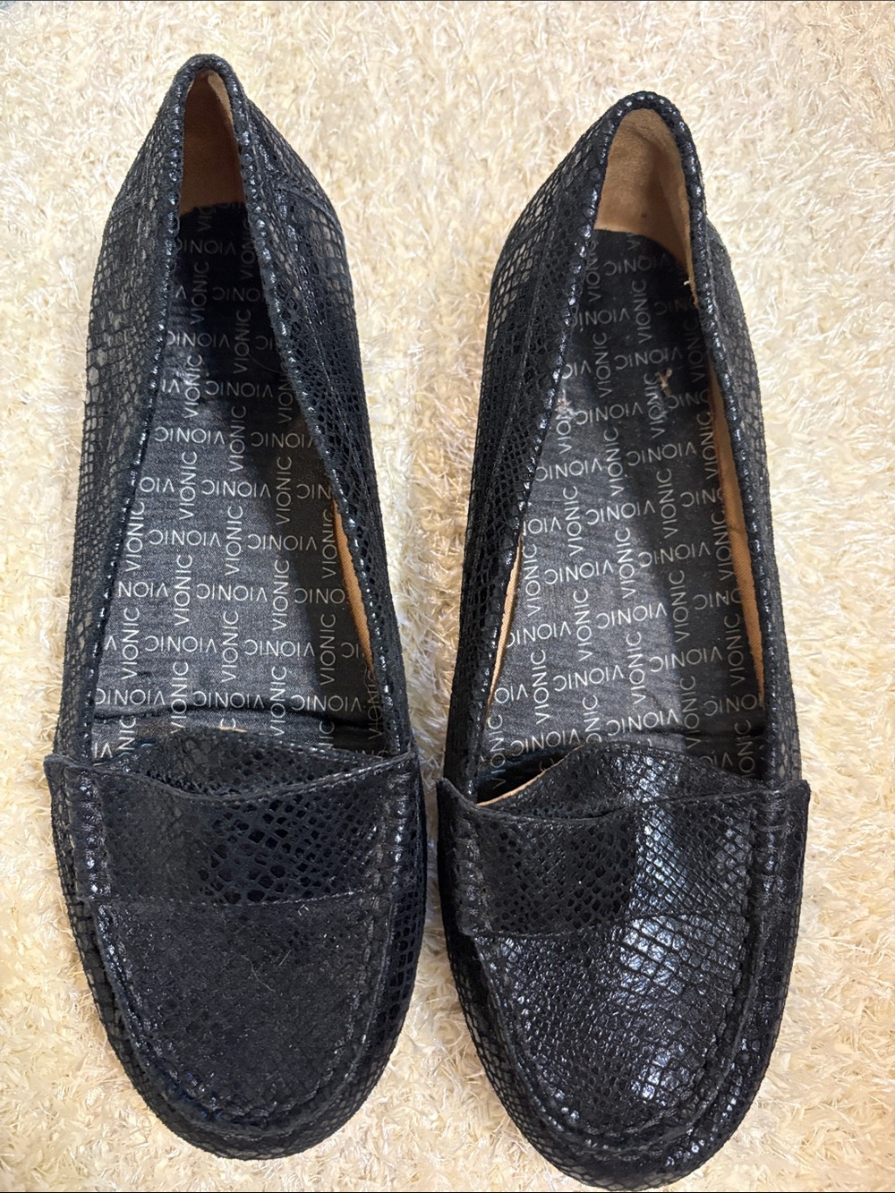 Vionic Black Snakeskin-Textured Penny Loafers - Women size 6.5